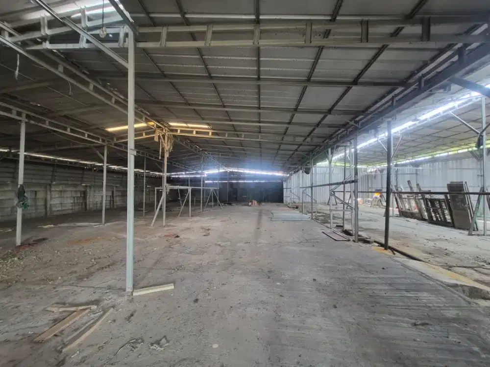 Dijual lahan dan bangunan gudang di Raya Loji Sirnajati, Kec Cibarusah, Kab Bekasi