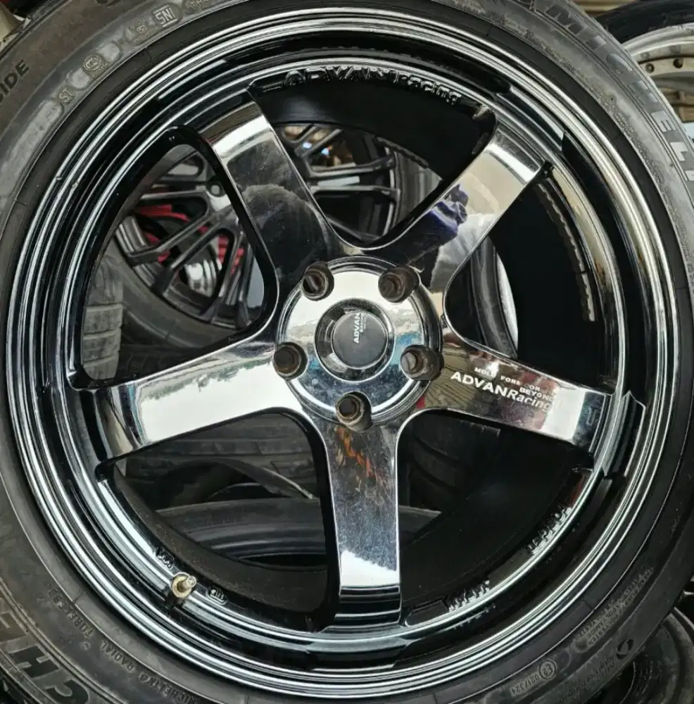 Velg Advan GT R18 PCD5x114 Black Chrome.Lebar 9.5 ET 25.4pcs Velg only