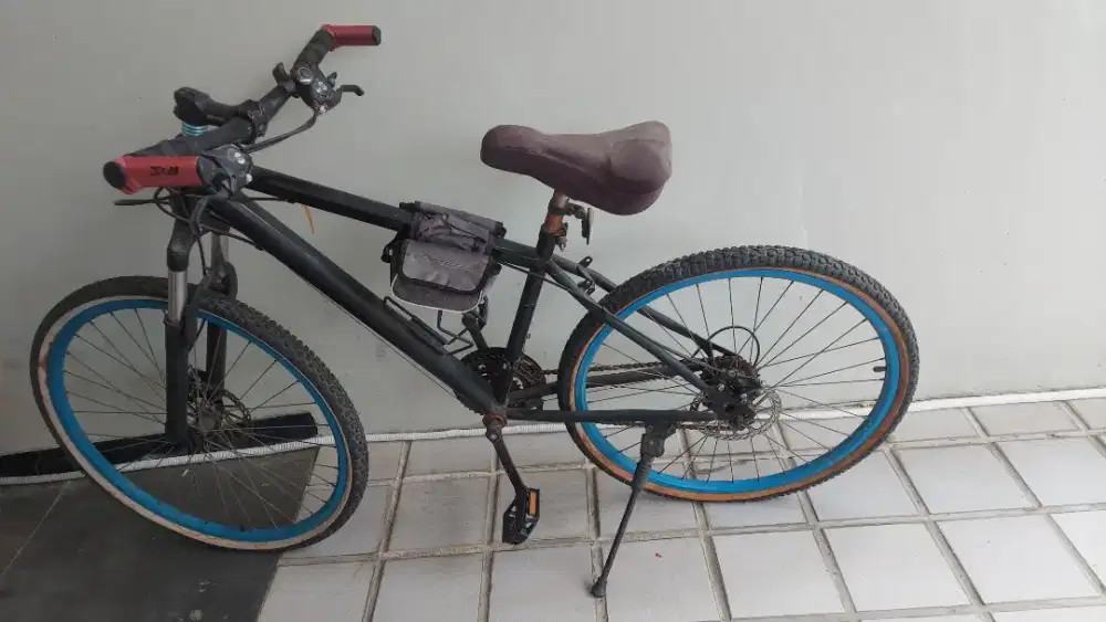 Dijual Sepeda Gunung / MTB Bekas Warna Hitam