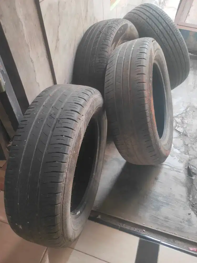 Ban bekas mobil
