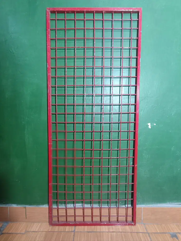 Ram Besi Besar Bingkai Gantungan Display Pajangan Aksesoris Toko / Pot