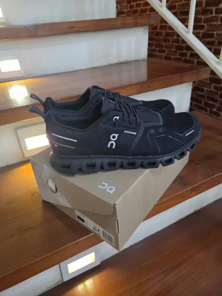 On cloud 6 water proof all black 28cm