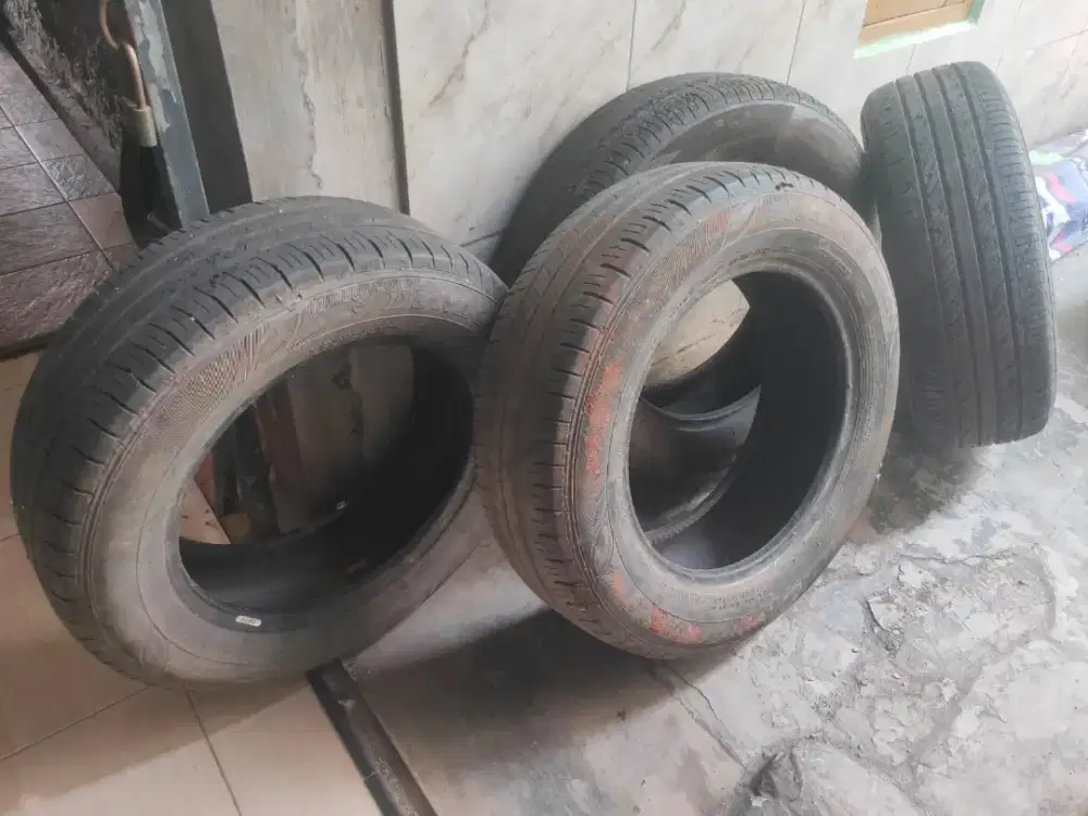Ban mobil bekas