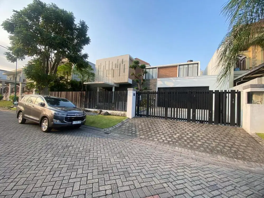 HOT LISTING! RUMAH ELITE GRAHA FAMILI / FAMILY BLOK O MODERN BAGUS