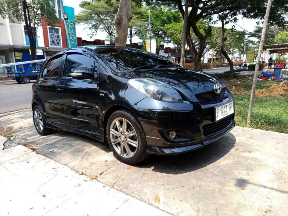 Yaris S limited manual 2011
