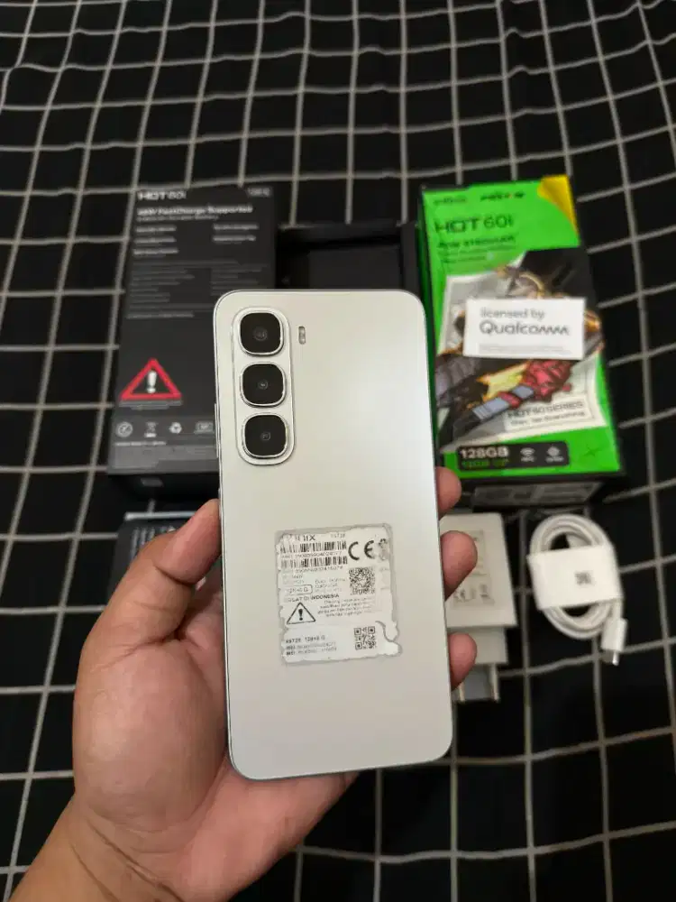 hot 60i 6+6/128 like new