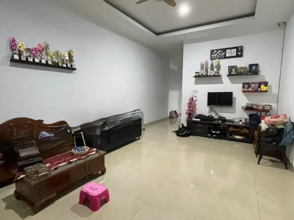 ANA RUMAH UK 4.3X20M DI KOMPLEK KAVLING POLRI JELAMBAR