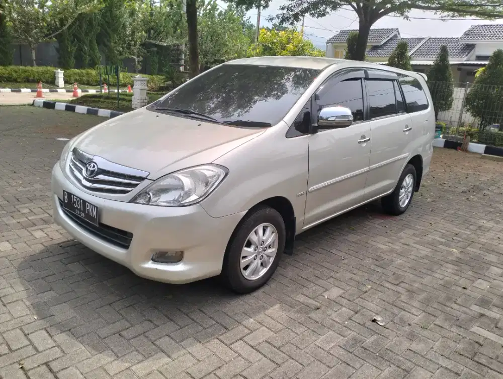 Toyota Kijang Innova V Luxury Bensin 2011