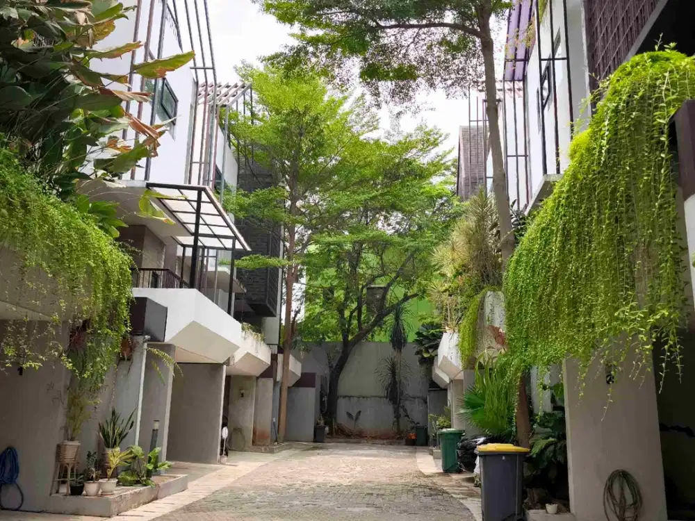 RUMAH TOWNHOUSE EKSKLUSIF 3,5 LANTAI SEMI FURNISH DI BANGKA RESIDENCE, KEMANG JAKARTA SELATAN