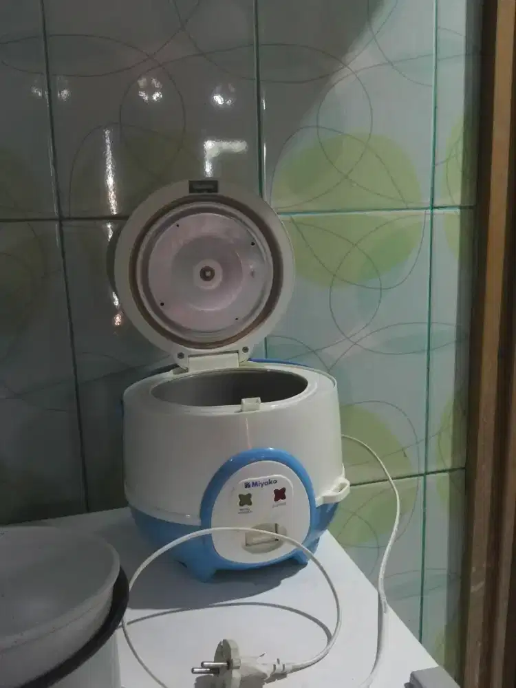 DIJUAL! Rice cooker atau magic Com bekas