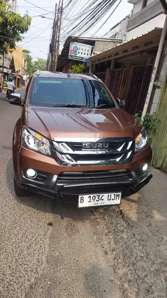Isuzu jeep mux 2015