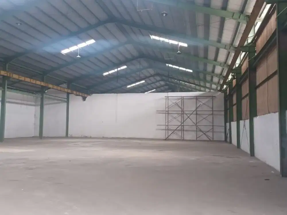 Disewakan gudang murah bagus di jalan raya Cakung Jakarta Timur siap pakai & siap usaha