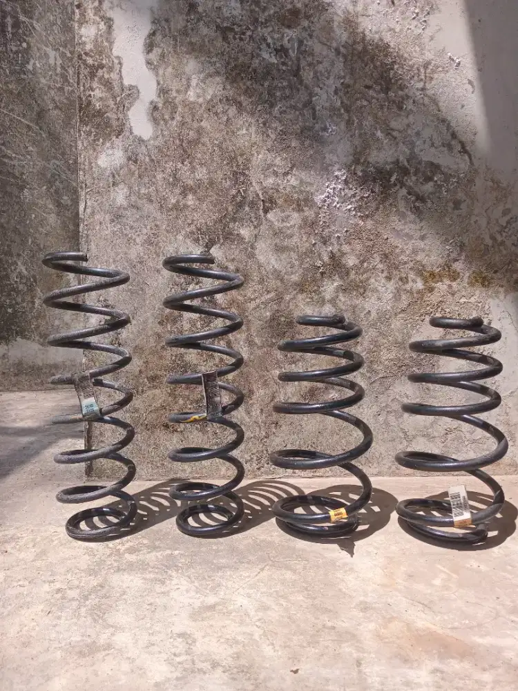 Per Keong Coil Spring Standar Original Jeep Wrangler JK Rubicon 1 Set