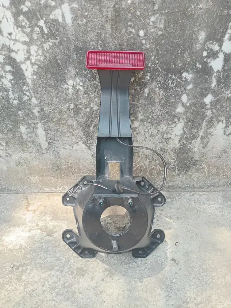 Dudukan Ban Serep + Lampu Rem Atas Original Jeep Wrangler JK Mopar