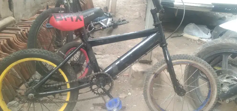 sepeda BMX ukuran 16