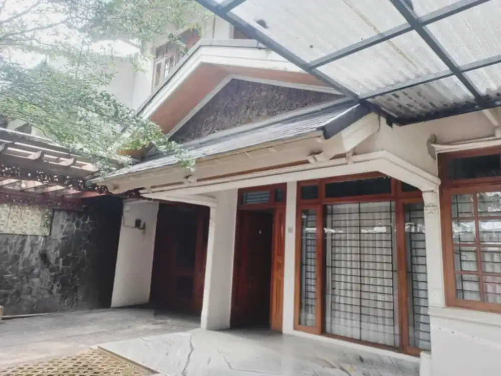 DISEWAKAN  Rumah di Jl.Mendawai, Kebayoran Baru
