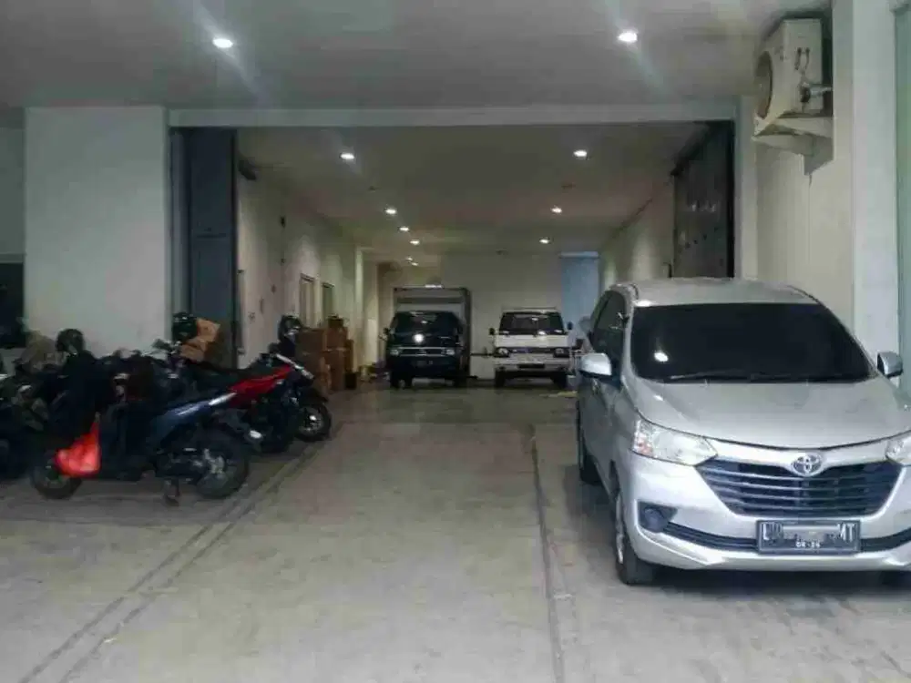 Dijual Gedung kantor pusat kota siap pakai parkiran luas ada mes karyawan