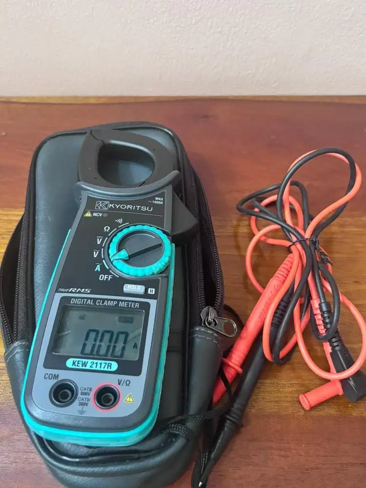 DIGITAL CLAMP METER