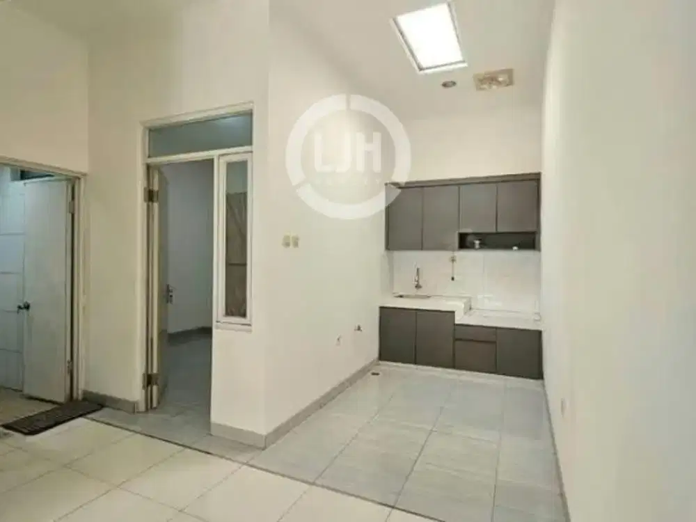 Rumah Mutiara Gading City Cluster Royal London Bekasi Jawa Barat