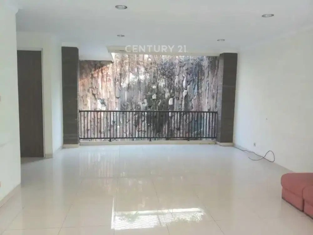 Rumah Mewah di Billy Moon Duren Sawit Jakarta Timur, LT 300 m² LB 500 m², 2,5 Lantai, Lift Ke Lantai 2