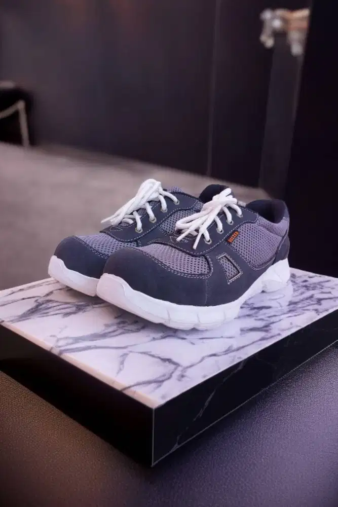 Nyaman Sepatu safety model ganteng Cibinong