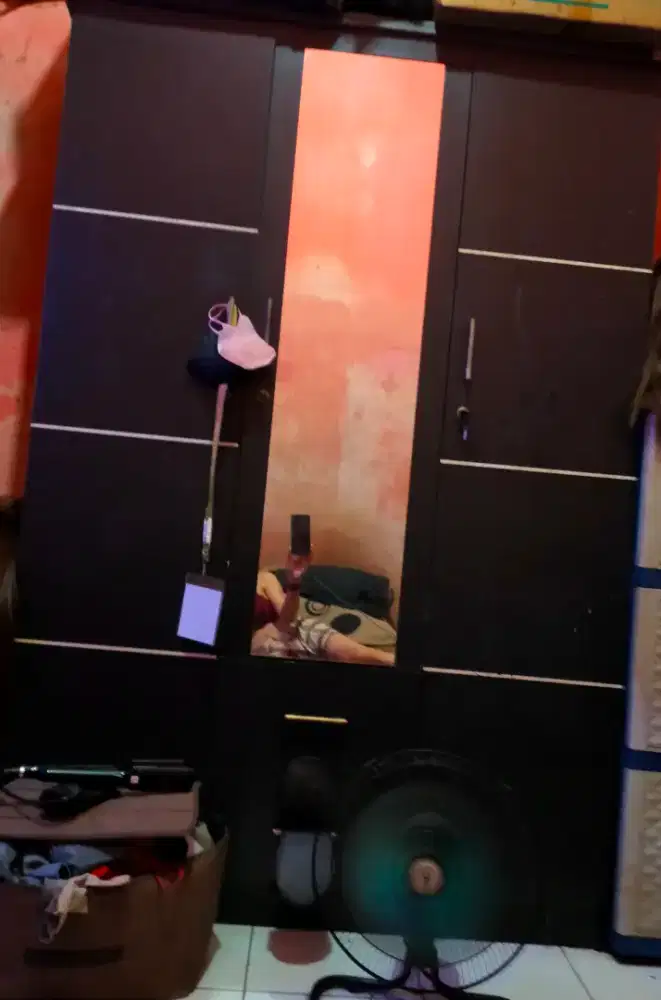 Lemari pakaian 3 pintu