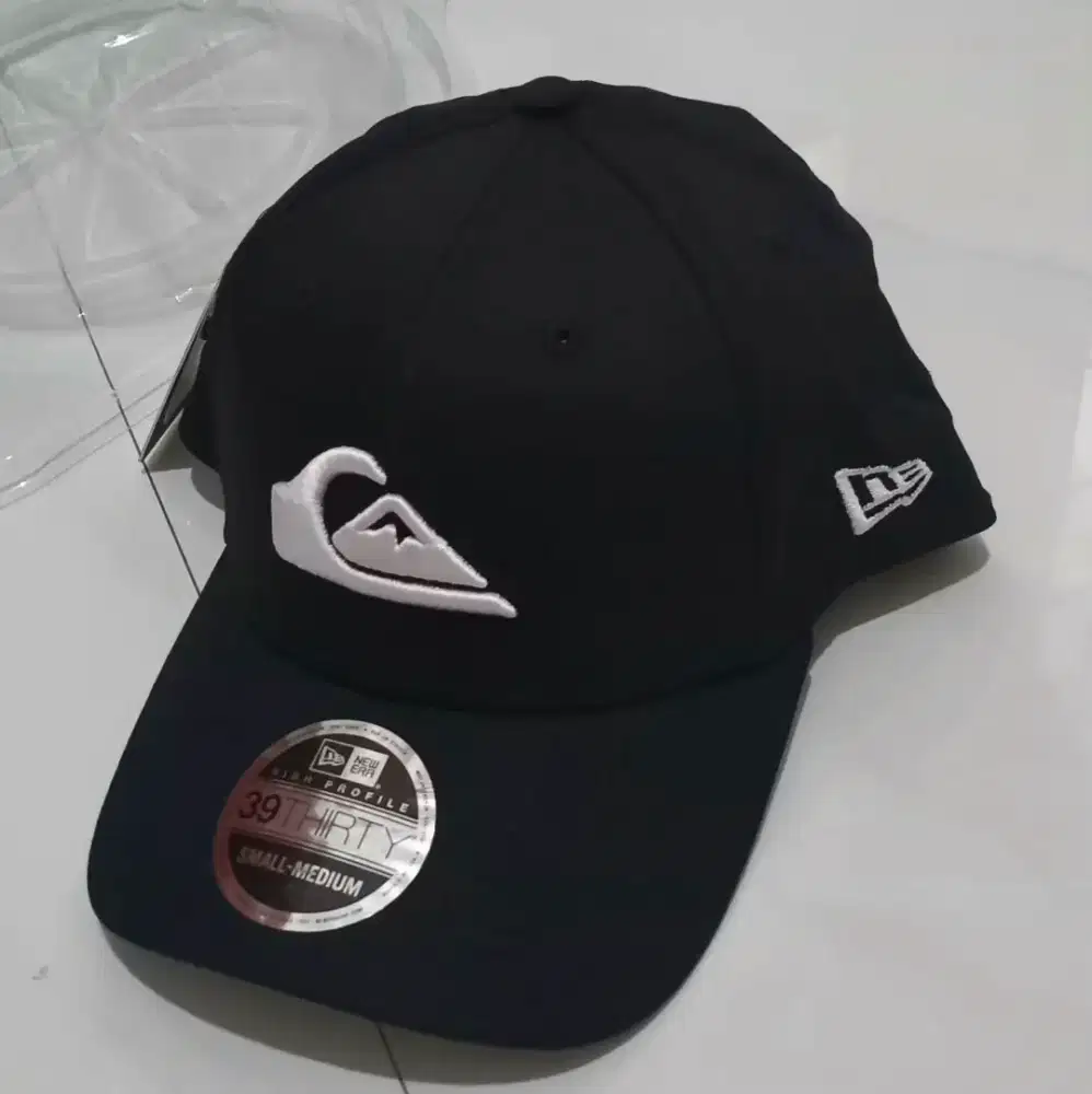 Topi Quiksilver New Era 39Thirty ORIGINAL Mountain and Wave Black Cap