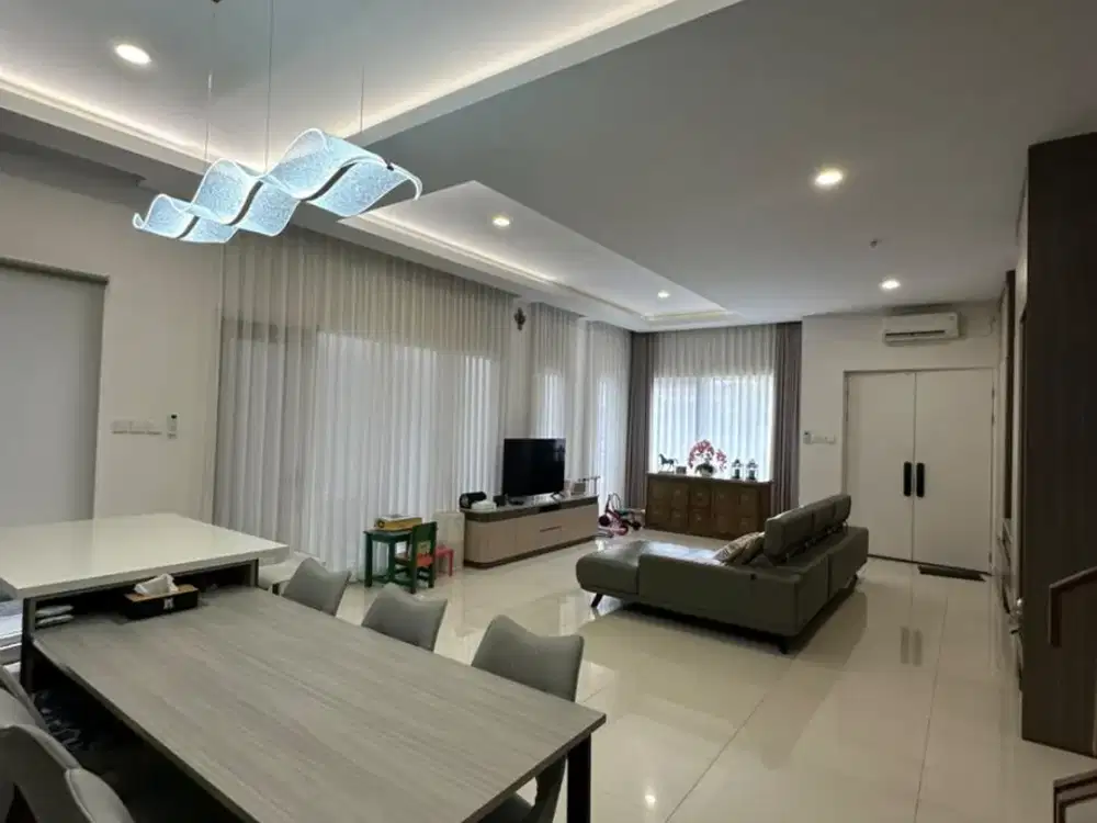 Rumah Hadap Selatan Menteng Village Gading Serpong