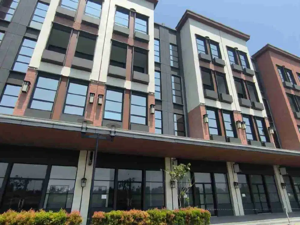 usaha sekaligus tinggal di 1 gedung lokasi pinggir jalan raya pik 2 favorit