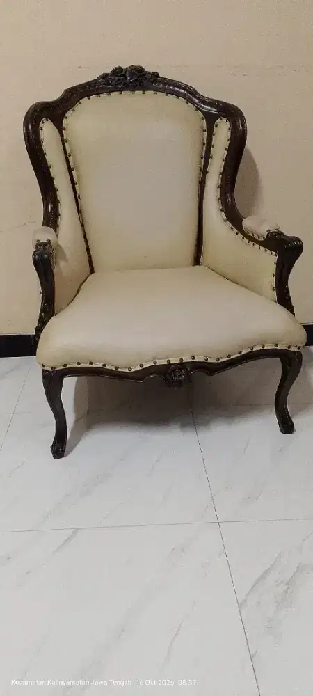 Kursi sofa finishing