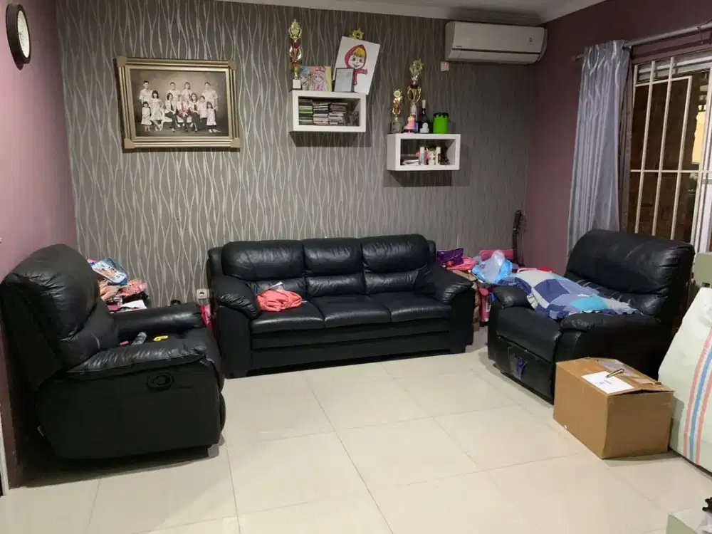 Dijual cepat rumah golden palm residance semi furnish bangunan 2 lantai bisa survey dan nego
