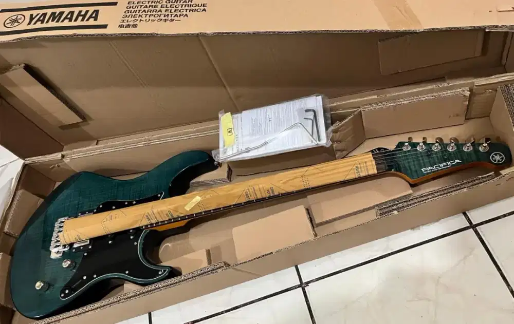 Yamaha Pacifica 612 VII FM