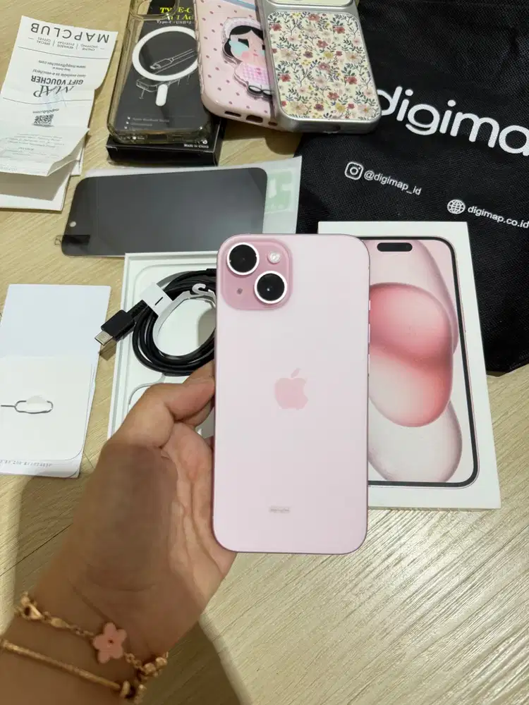 iphone 15 basic 128 gb body like new Garansi On Jan 202&