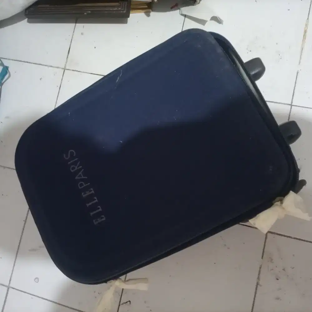 Koper warna biru