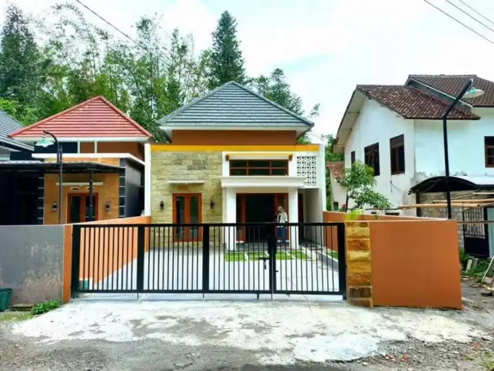 DiJual Rumah menarik  terawat halaman luas