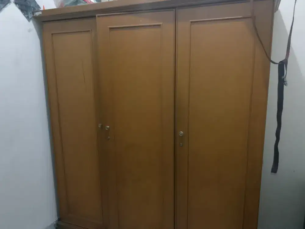 Lemari jati 3 pintu