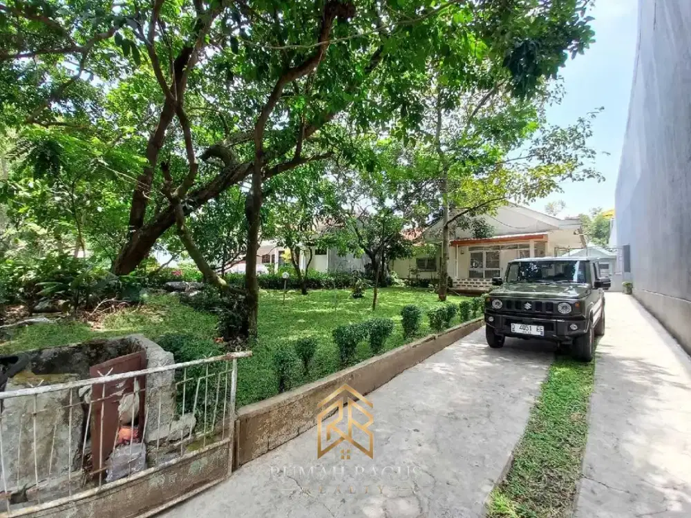 Rumah Lama di kawasan Prestisius Sayap Dago Riau dekat Borromeus & ITB Bandung
