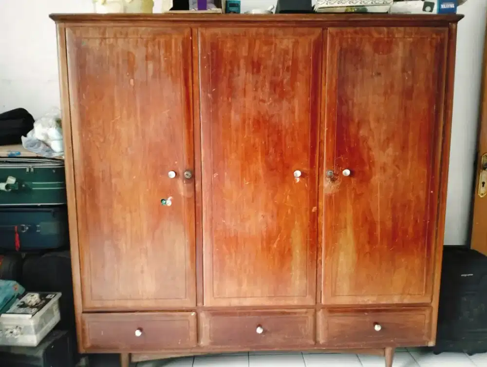 Lemari 3 pintu kayu jati asli.