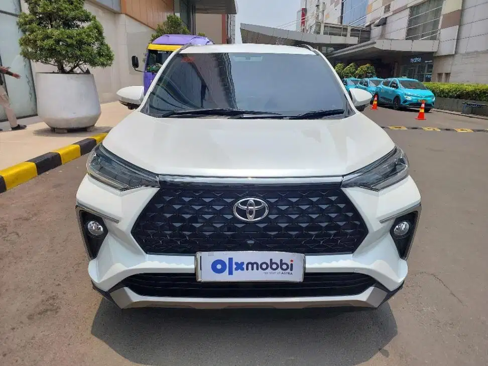 LOW DP Toyota Avanza 1.5 Veloz Bensin-AT 2023 UIT