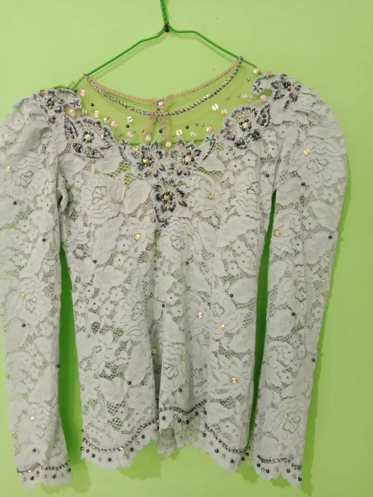 Dijual kebaya bekas tunangan