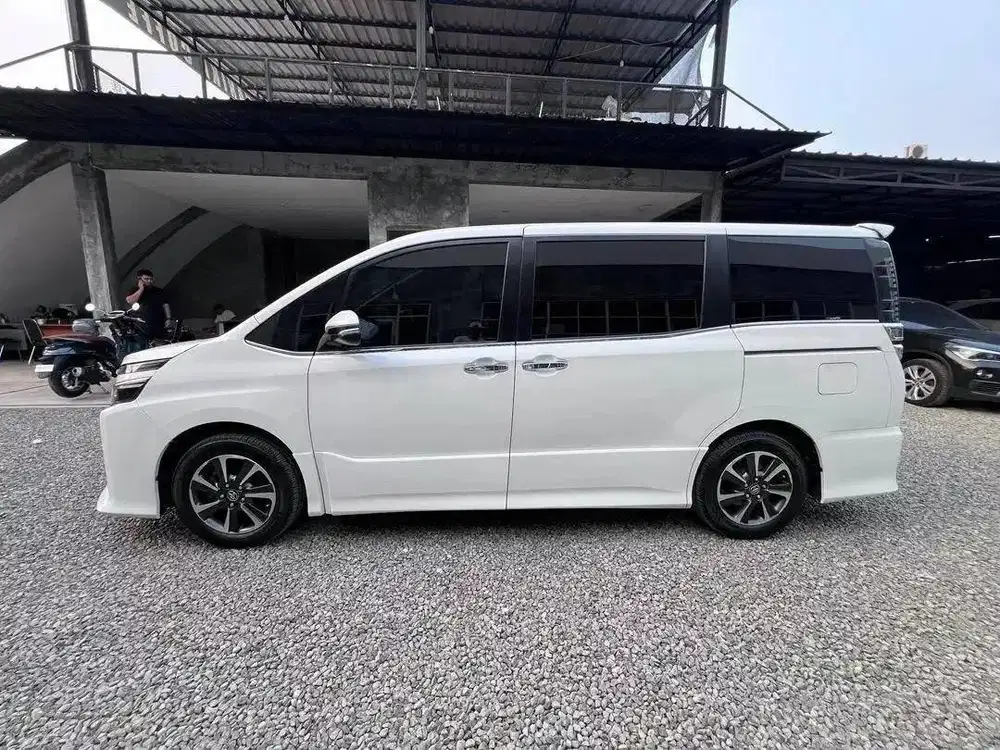 Toyota Voxy 2018 Automatic Full Service Record Ban Michelin Baru