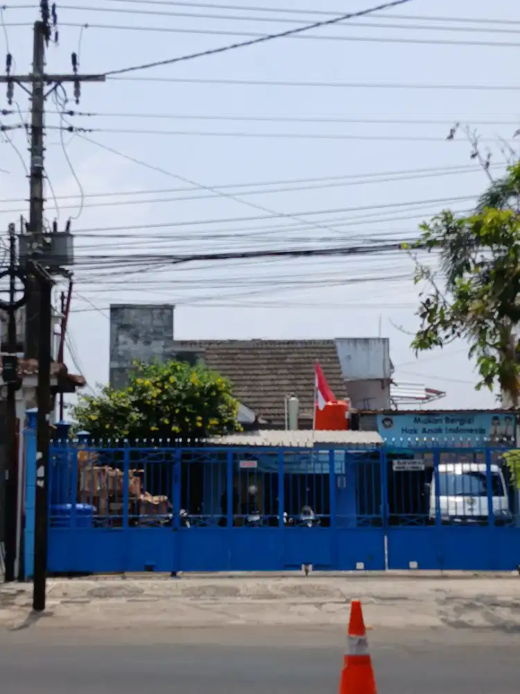 Dijual Rumah Tinggal dan Gudang tepi jalan raya utama