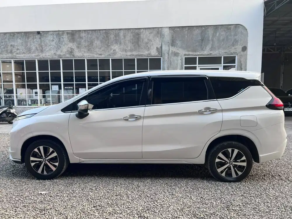 Nissan Livina VL Matic 2019 Putih KM 90 Ribuan Terawat