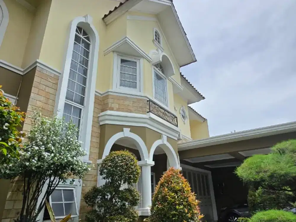 Rumah Luas Puspitaloka BSD, SHM dengan Enam Kamar Tidur