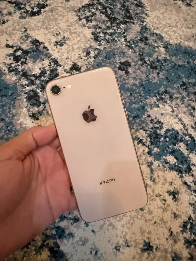 Iphone 8 64 GB warna gold