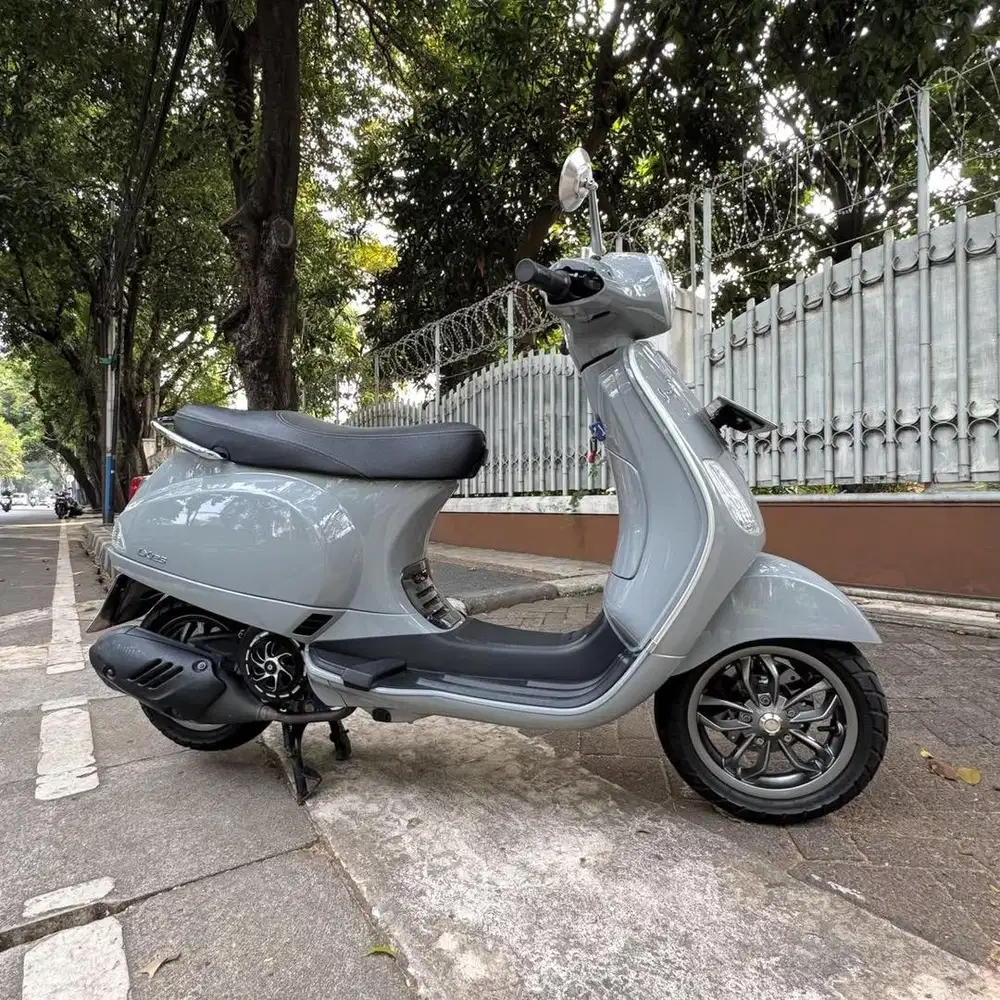 Vespa LX125 2024 Grey Materia
