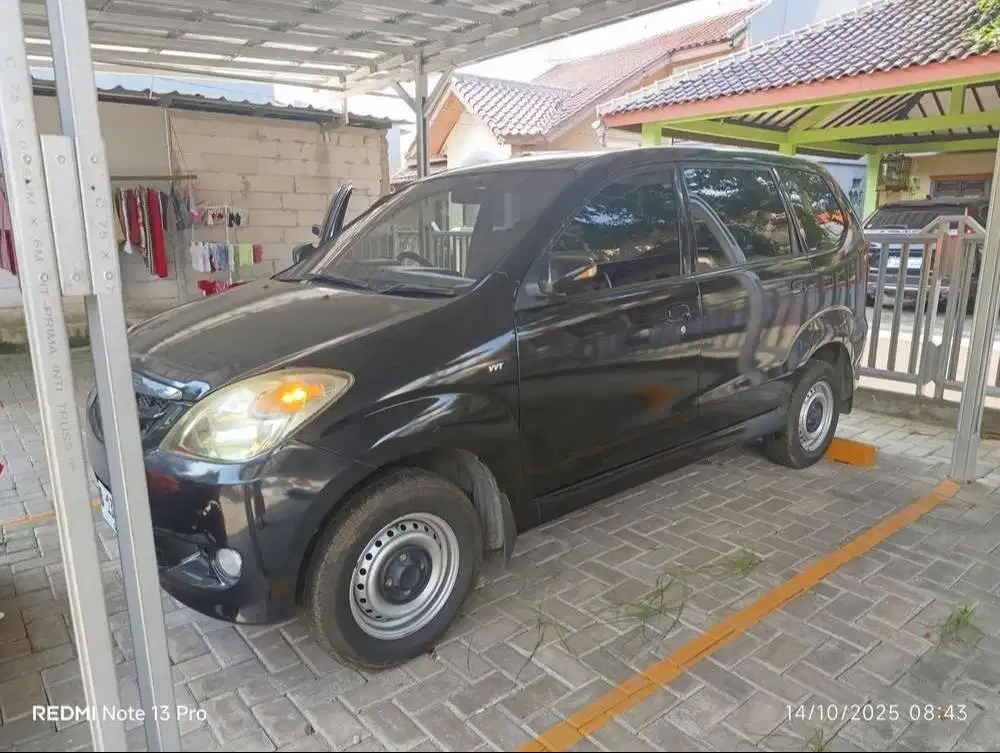 toyota avanza (2010)