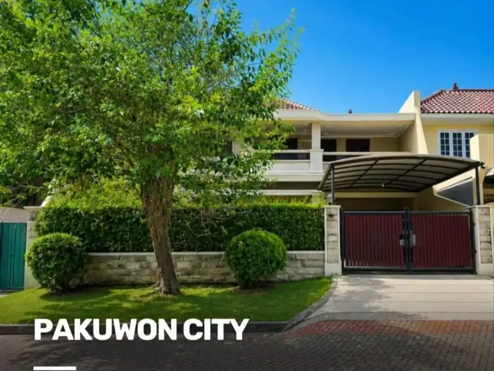 Rumah Pakuwon City STRATEGIS SIAP HUNI garasi 2, carport 4 Akses pembantu sendiri