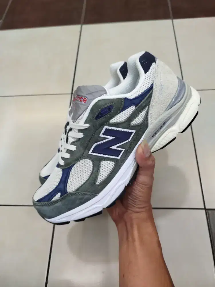New Balance 990