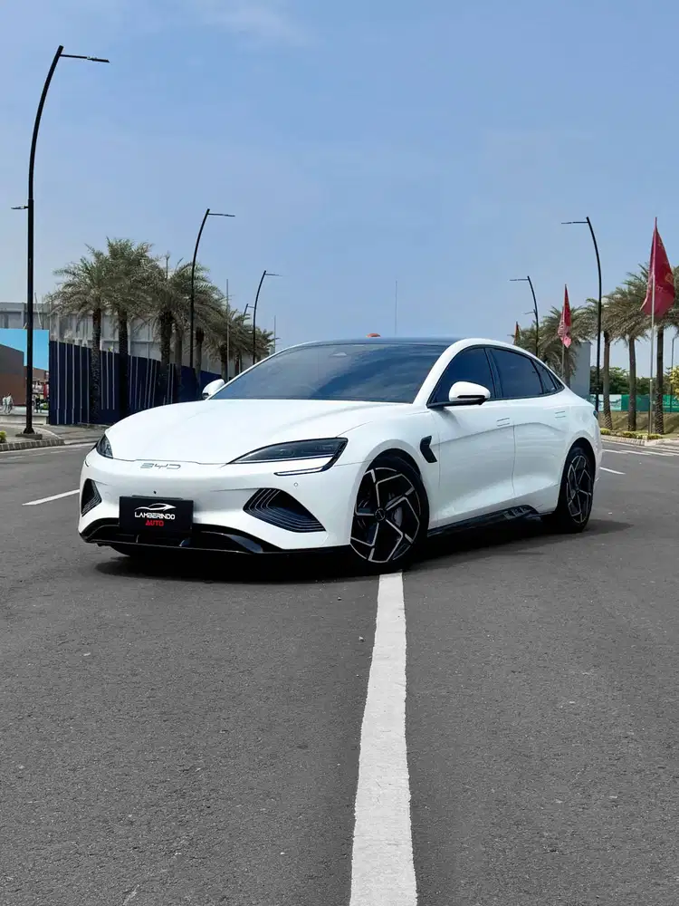 BYD SEAL PREMIUM EV 2024 SEDAN PUTIH LOW ODO KM RENDAH MOBIL LISTRIK